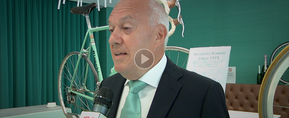 Bianchi fa il Cafè (in bicicletta) a Milano